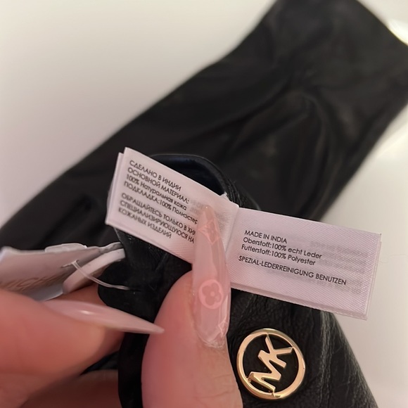 Michael Kors gloves - Picture 9 of 9